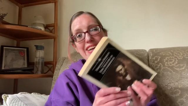 April Book Haul смотреть онлайн
