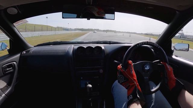 Nissan Skyline R34 Overtaking JDM Cars on Track - JapFest Assen 2023 смотреть онлайн