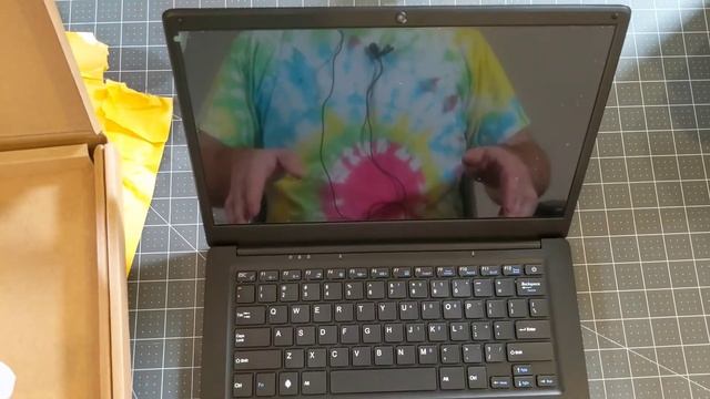 Pinebook Pro Unboxing смотреть онлайн