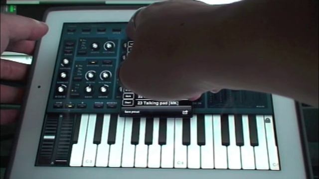Brainwave Sequencer Version 1.3 - Playing nice with other iOS synths смотреть онлайн