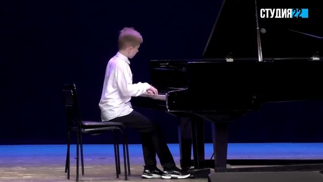 Кирилл Сафронов — «У вечного огня», композитор В. Коровицын смотреть онлайн