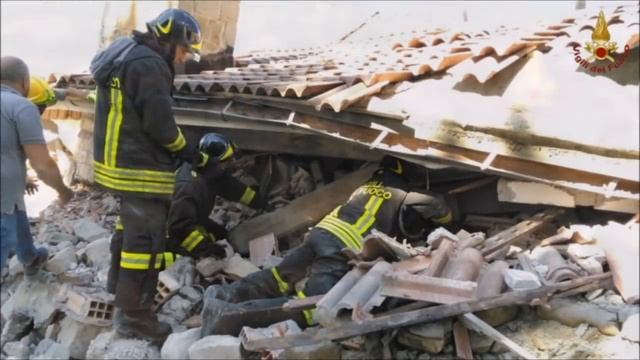 Telefonata ai Vigili del Fuoco, sisma centro Italia смотреть онлайн