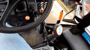 Трактор Беларус-82.1 с балочным мостом и погрузчиком Турс-1500М с джойстиком