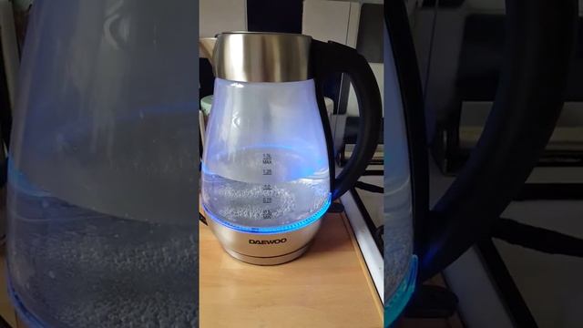 Watching the kettle boil - literally. смотреть онлайн