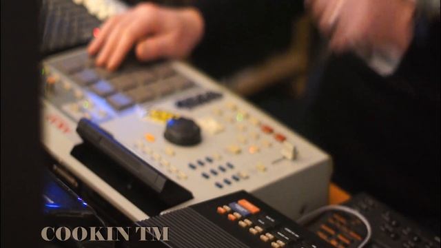 Quick Jam on the Yamaha RX21 x Akai S900/Testing Skillz смотреть онлайн