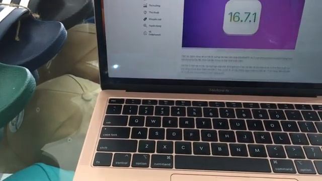 Apple bất ngờ phát hành iOS 16.7.1 để vá lỗi bảo mật quan trọng смотреть онлайн