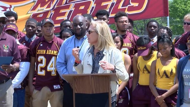 Cleveland Browns, CMSD break ground at new John Adams athletic field смотреть онлайн
