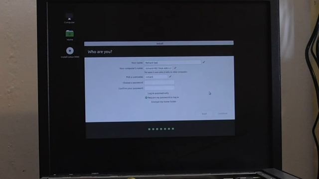 Installing Linux Mint on my Old HP Pavilion. смотреть онлайн