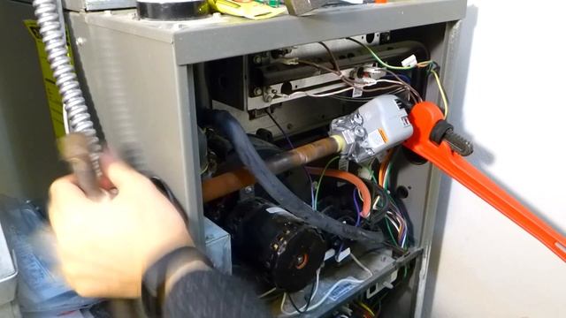 Bad GAS VALVE? How to properly replace it! Fix broken LENNOX FURNACE DIY No Heat Honeywell Repair 4 смотреть онлайн