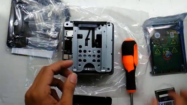 Intel NUC 6CAYH Kit add 4GB DDR3 1600Mhz RAM 500GB hard drive DIY assemble смотреть онлайн