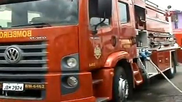 SÃO GABRIEL-RS,INCÊNDIO DESTRÓI CASA NO CENTRO,R.TRISTÃO PINTO. смотреть онлайн