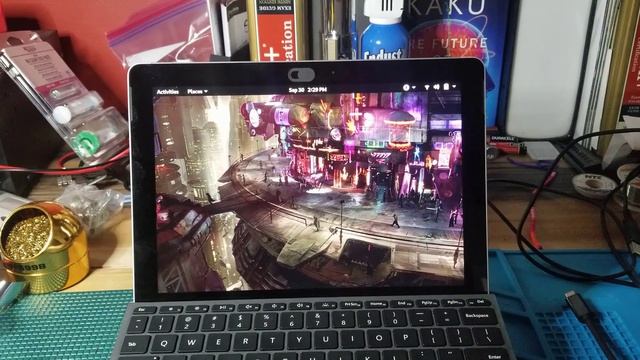 Microsoft Surface Go Tablet - Perfected With Endeavour Linux смотреть онлайн