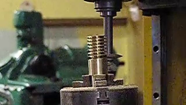 CNC thread/helix milling a worm using EMC2 смотреть онлайн