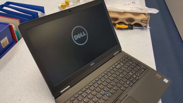 Dell Latitude E5570 15" Laptop unboxing and first impressions смотреть онлайн
