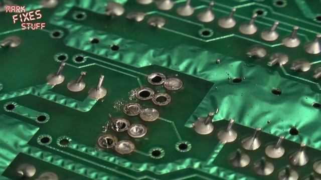 Replace the Keyboard ribbon connectors in a 16/48/128k ZX Spectrum смотреть онлайн