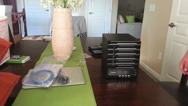 Thecus N5550 NAS and 20 TB storage - Unboxing and first look смотреть онлайн