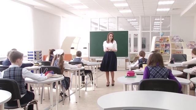 Зарплаты учителей повысят в ближайшие три года.
Новости экономики от 05.10.2024 смотреть онлайн