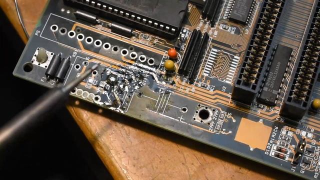 A Look At My 386DX40 Computer From 1993! - Battery Damage Repair, Upgrades & Games смотреть онлайн
