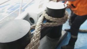 Швартовка и работа с палубными механизмами