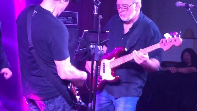 Midlife Crysis-Play That Funky Music смотреть онлайн