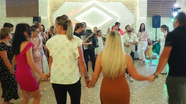 Kolo. Srpska Svadbena Igra Uz Muzičku Improvizaciju. Српска народна кола, народне игре Срба. Богатић