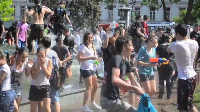 Флешмоб Водные Битвы Одесса 13.05.2012 смотреть онлайн