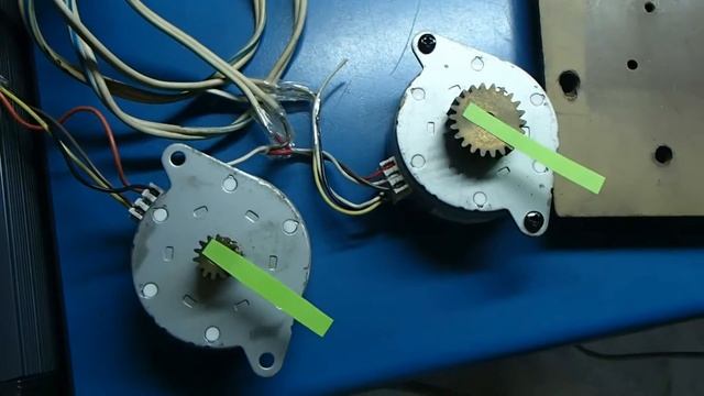 Testing 2 Stepper Motors using Linux CNC Software смотреть онлайн