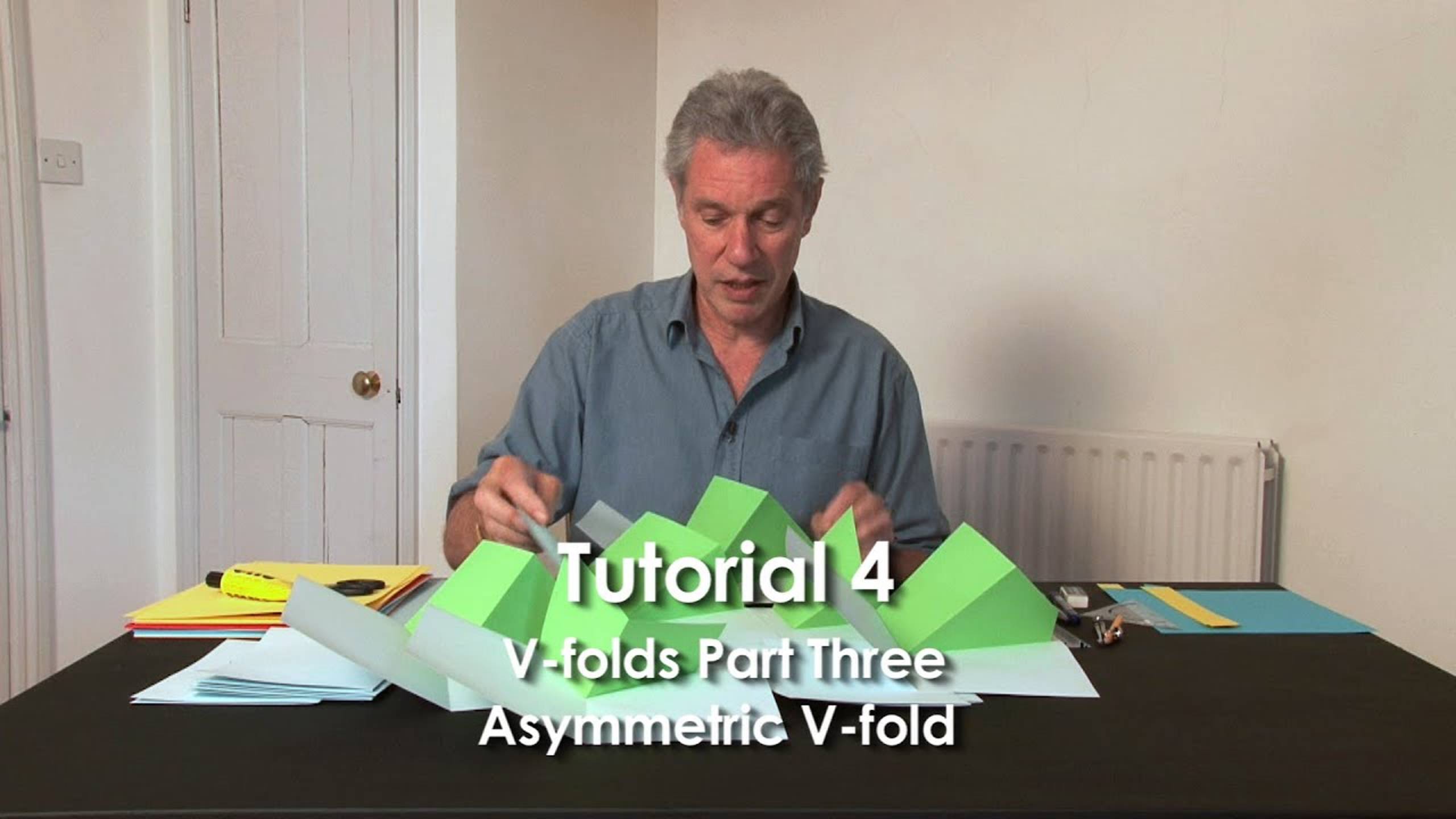 Pop-Up Tutorial 4 - V-folds Part 3 Asymmetric V-fold смотреть онлайн