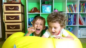 Руслан и ШОКОЛАД или ГАЗИРОВКА Челлендж для Мамы | Cкетч от Ромариков