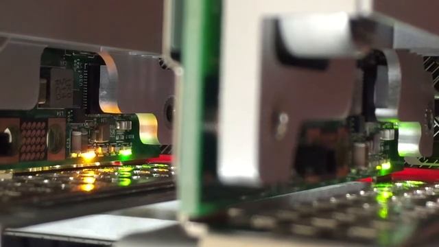 Intel NVMe SSD 750 sleek LED in operation смотреть онлайн