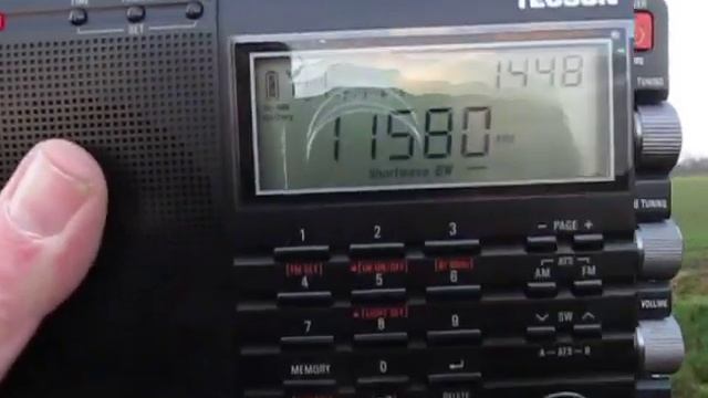 Comparing Tecsun PL-880 vs PL-660 on the telescopic antenna смотреть онлайн