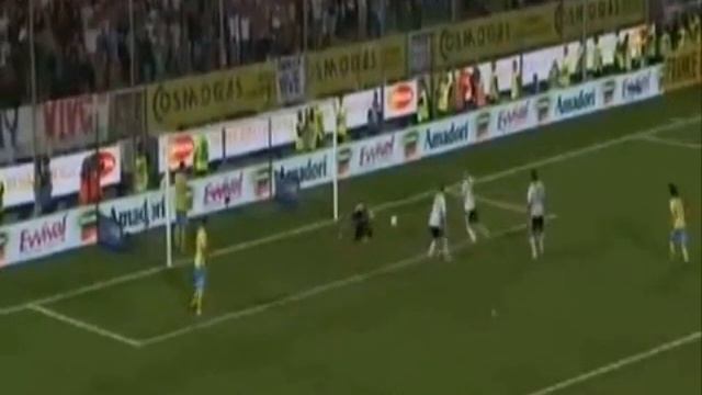 Incredibile Traversa Di Pandev смотреть онлайн