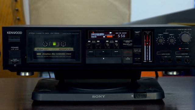 KENWOOD KX-1100G ￥99,800(1985年頃), 20Hz-22kHz ±3dB, сквозной канал, три аудиоголовки, два тонвала.
