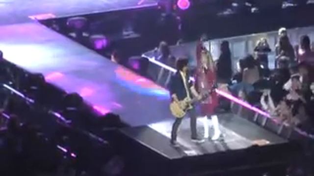 Hannah Montana - We Got The Party смотреть онлайн