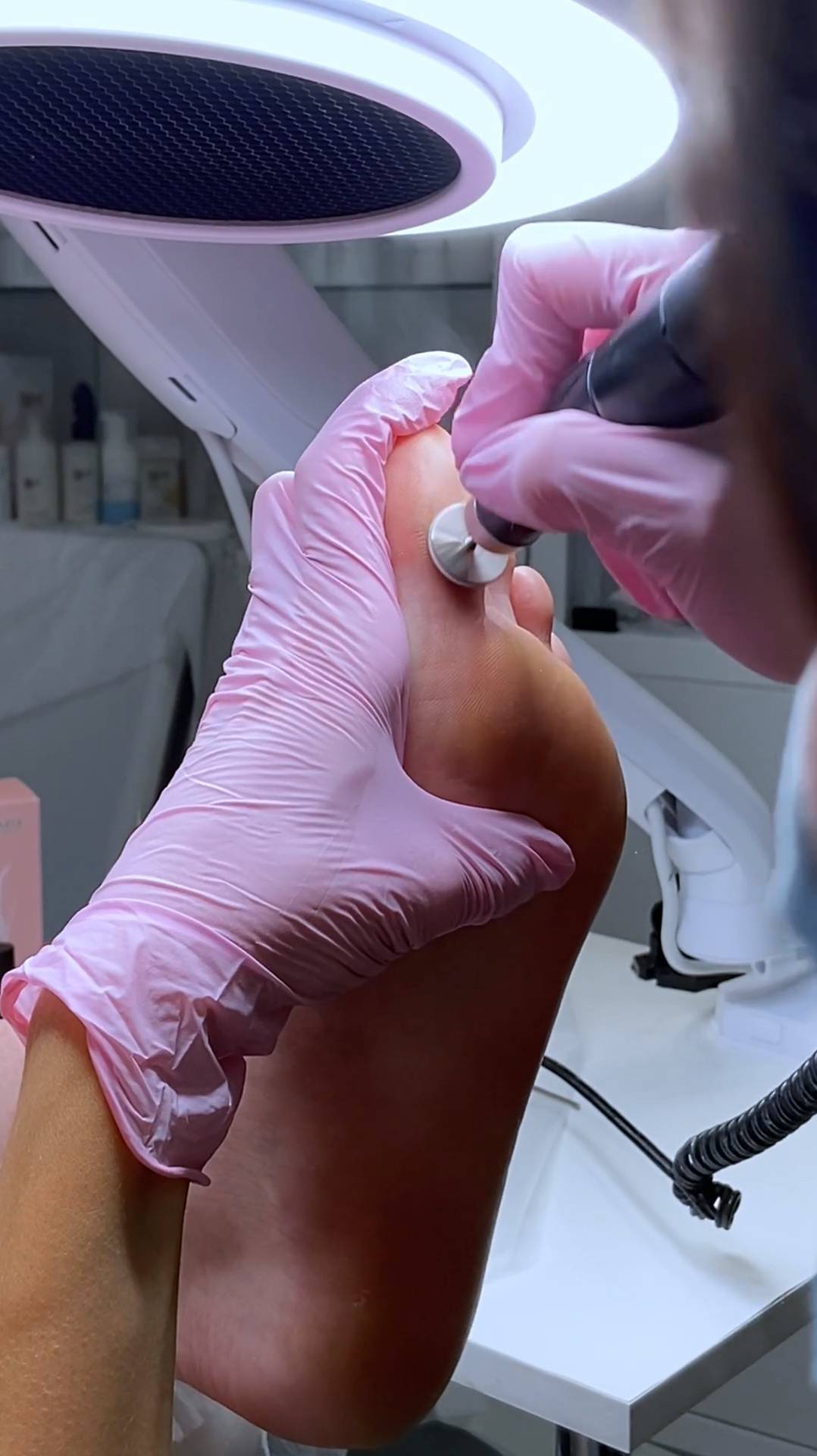 Звуки идеального педикюра. Nail ASMR. 4BLANC x RuNail Professional смотреть онлайн