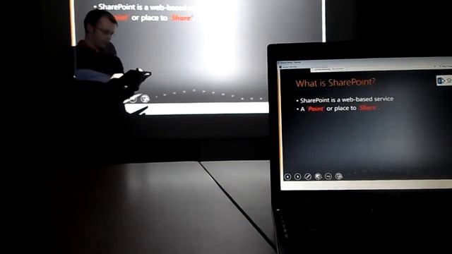 Lync turns a Tablet into a wireless presentation device смотреть онлайн