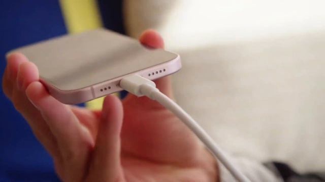 Apple iPhone 15 vs Xiaomi 14 Pro смотреть онлайн