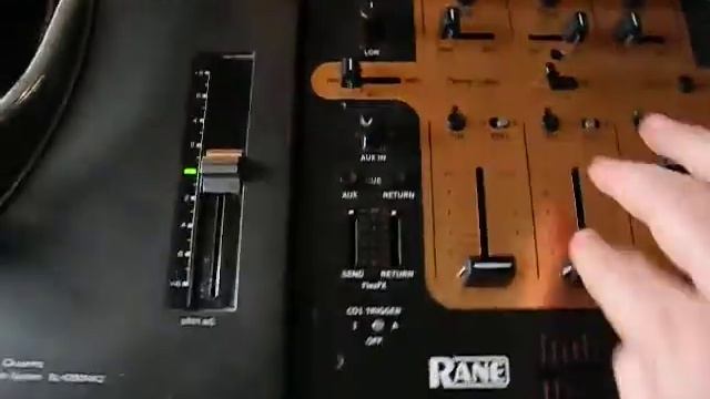 Just me - Recoil - chopping up jungle - testing out my CDJ in Traktor Scratch Pro смотреть онлайн