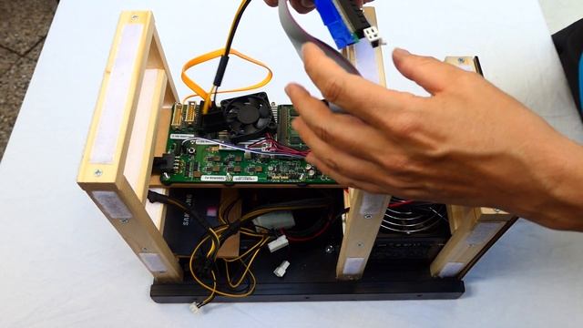 Mount the NXP T2080RDB into a wooden desktop case смотреть онлайн