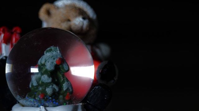 Vídeos 4K Gratuitos: Árvore de Natal num Globo de Neve, Câmara Lenta (6 vídeos) смотреть онлайн