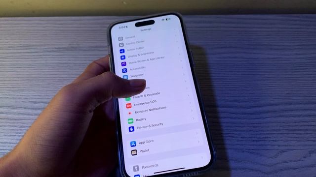 How To Fix iPhone Auto Lock Not Working in iOS 17 смотреть онлайн