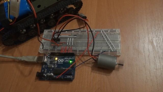 L293 + Arduino Часть 3 (подключение двух моторов + ШИМ) смотреть онлайн