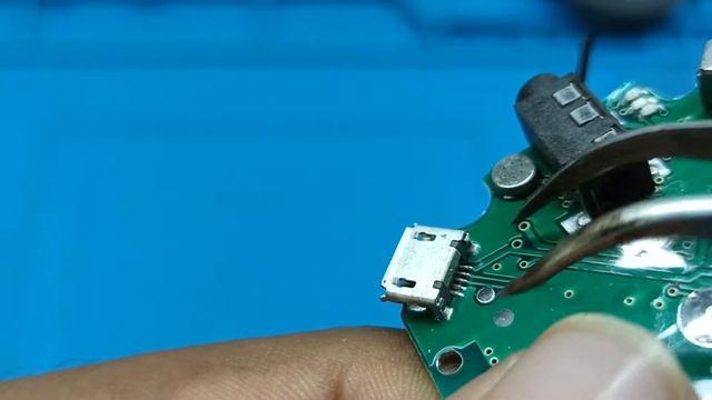 Fone de Ouvido, Headphone, Fone Bluetooth Não Carrega e Não Liga | Faça Troca do Conector de Carga! смотреть онлайн
