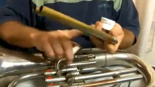 How to Grease Slide for Brass Instruments смотреть онлайн