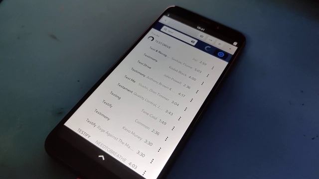 Pinephone with Phosh playing music via Lollypop Media Player смотреть онлайн