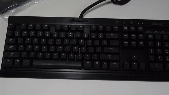 Unboxing a Corsair K70 Mechanical Cherry Red Switches keyboard смотреть онлайн