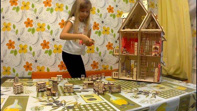 Обзор огромного дома с мебелью в миниатюре! смотреть онлайн
