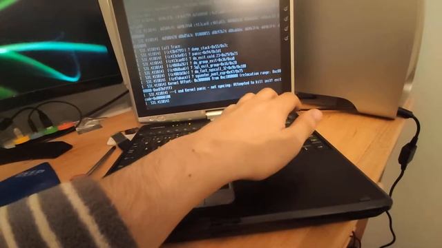 Fixing Linux Kernel panic Feat. Screwdriver смотреть онлайн
