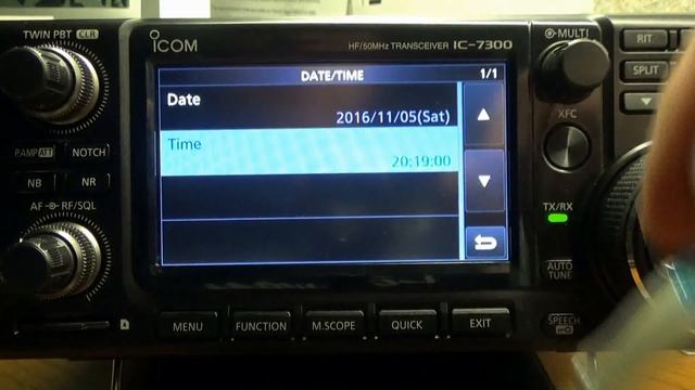 Setting the time and the UTC offset on the ICom 7300. смотреть онлайн