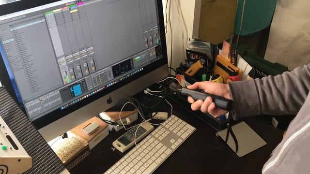 Wii Remote+Ableton Live+Multi - Synth Bass смотреть онлайн